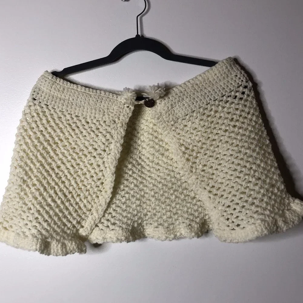Vintage Handmade Cream Button Top Shawl Size 25x14